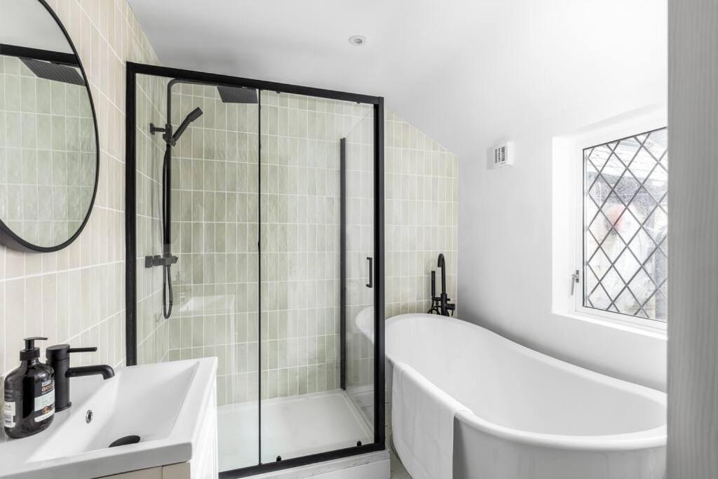 Luxe Design - Chic Cottage - Heart Of ロスベリー エクステリア 写真